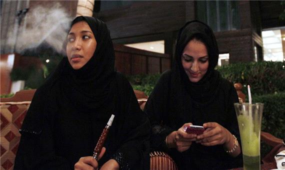 تصویری از قلیان کشیدن دختران سعودی