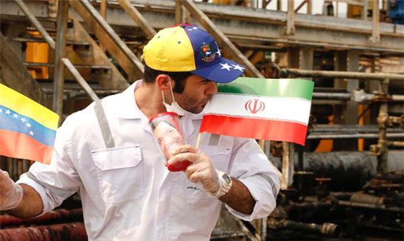 بوسیدن پرچم ایران توسط فرمانده نفتکش فورچون