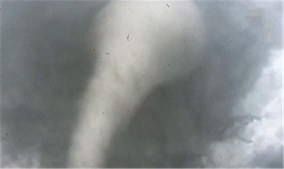 ثبت تصویر از گردباد در فاصله چند متری