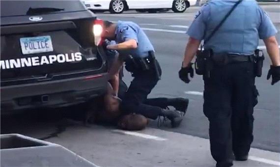 تصاویر جدید از خفه کردن جورج فلوید توسط پلیس آمریکا