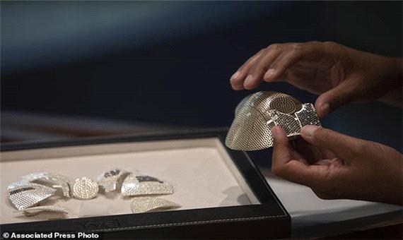 ماسک یک و نیم میلیون دلاری از جنس الماس برای مقابله با کرونا!