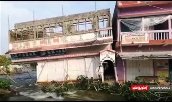 فروریختن ساختمان دو طبقه در هند بر اثر بارش فراوان باران
