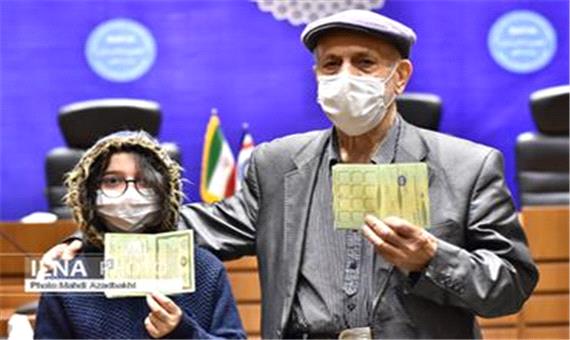 مراسم رونمایی از اعطای اولین شناسنامه به فرزندان حاصل از ازدواج زنان ایرانی با مردان غیرایرانی