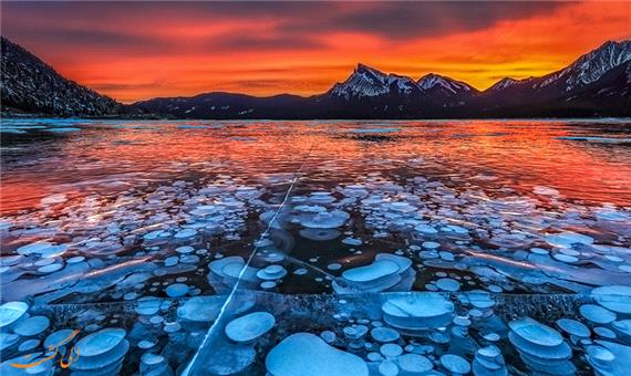 غروب زیبا در دریاچه یخ زده کشمیر