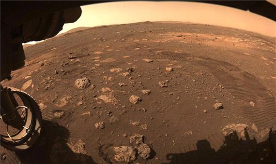 مریخ‌نورد پشتکار برای نخستین بار روی سطح مریخ راه رفت