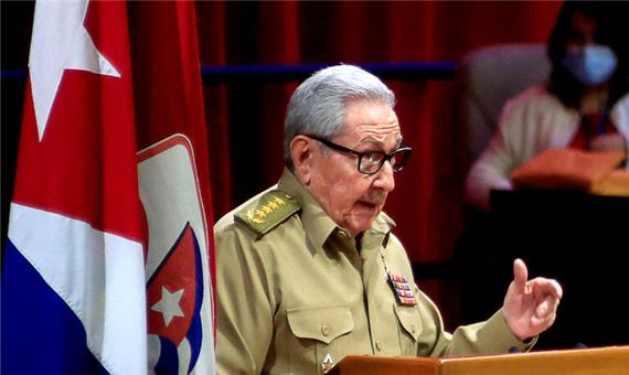 رائول کاسترو از رهبری حزب کمونیست کوبا کناره‌گیری کرد