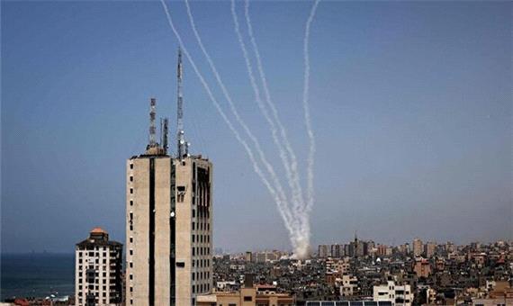 فروریختن برج 17 طبقه الشروق با شلیک 9 موشک اسرائیلی