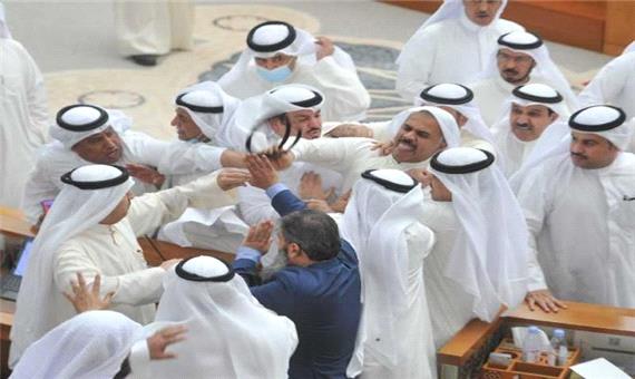 زد و خورد موافقان و مخالفان دولت در پارلمان کویت