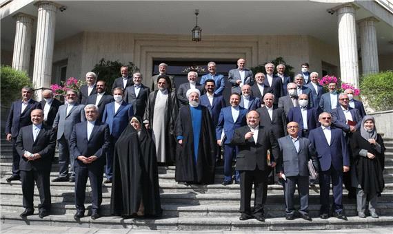 عکسی جالب در حاشیه آخرین جلسه هیئت دولت روحانی