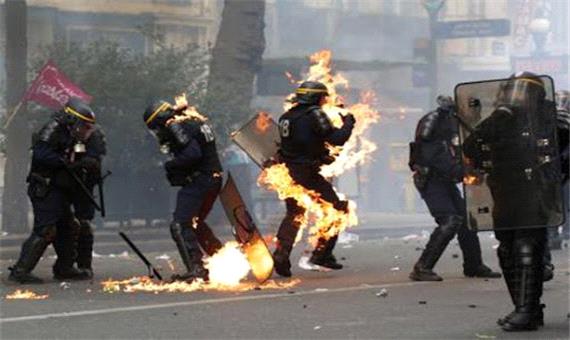 آتش گرفتن پلیس های فرانسه در تظاهرات