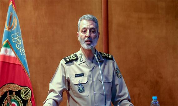 فرمانده کل ارتش: امیدواریم در دولت آینده به استان‌های محروم توجه بیشتری شود