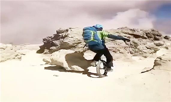 فرود عجیب و غریب یک کوهنورد از قله دماوند