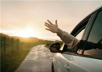 چرا رانندگی با شیشههای پایین میتواند به سلامت شما آسیب بزند؟