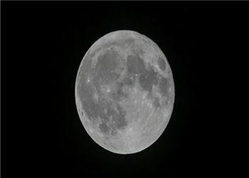 آیا ماه در حال کوچک شدن است؟