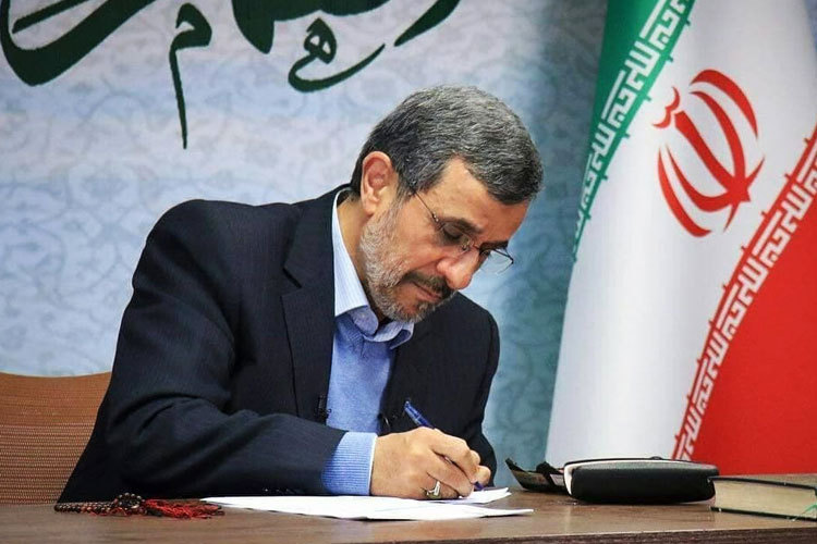 شاید احمدی‌نژاد خبری دارد!