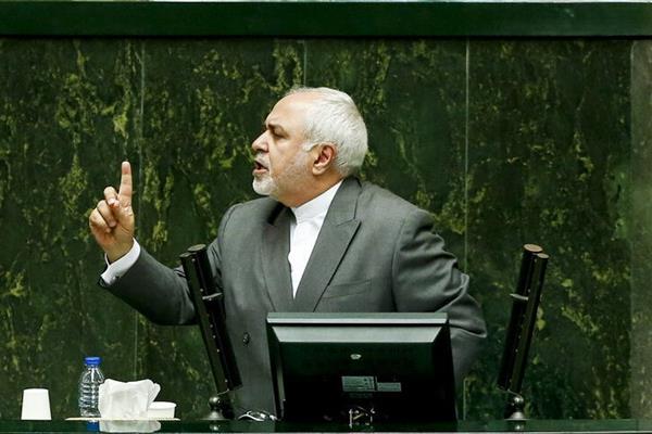 ظریف در یک روز دو بار از مجلس کارت زرد گرفت!