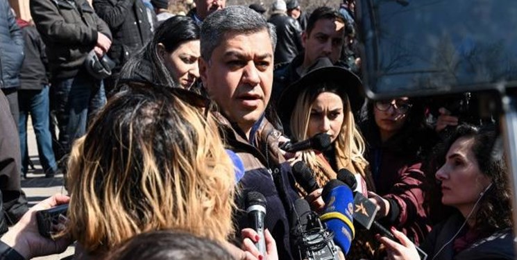رئیس حزب میهن ارمنستان: دولت جدید می‌تواند مشکل اسرا را با آذربایجان حل کند