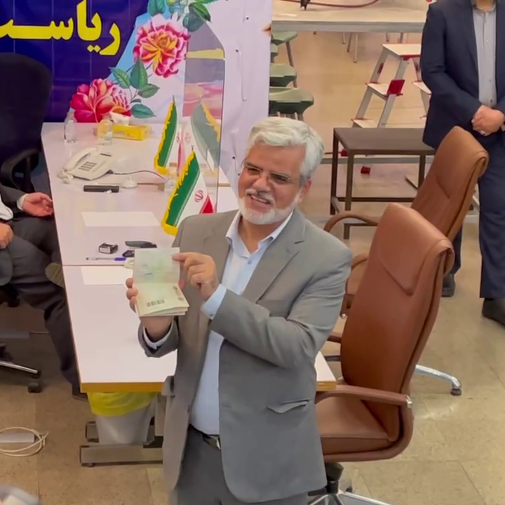 محمود صادقی در انتخابات ۱۴۰۰ ثبت‌نام کرد
