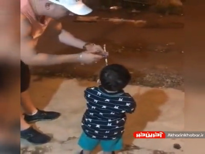 بچه فکر میکنه عصای هری پاترو بهش دادن!