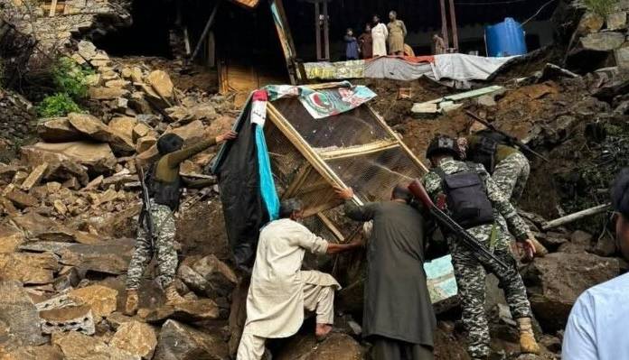سقوط بالگرد امداد در مناطق سیل‌زده پاکستان ۵ کشته برجای گذاشت