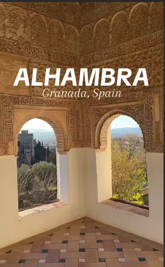 یک قلعه و مجتمع قصر قرن چهاردهم در اسپانیا