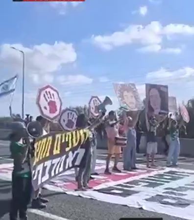 تظاهرات شهرک‌نشینان برای پایان جنگ و تبادل اسرا