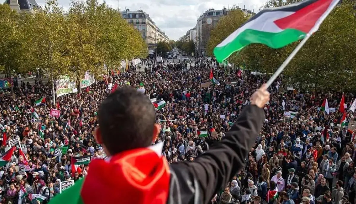 سیاستمدار فرانسوی: به مردان و زنانی که برای شکستن محاصره به سمت غزه می‌روند افتخار می‌کنم