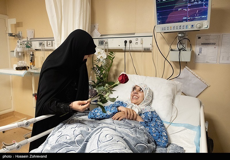 دختر شهید سلامی از دختر دانشمند شهید هاشمی‌تبار عیادت کرد