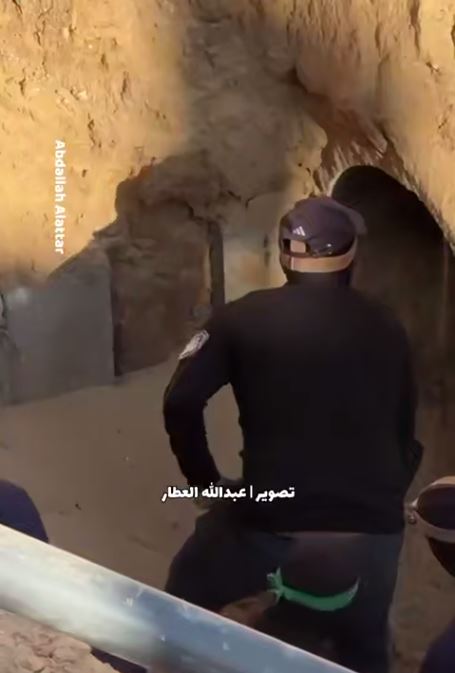 تصاویری از تلاش قسام برای بیرون آوردن جسد نظامی صهیونیست