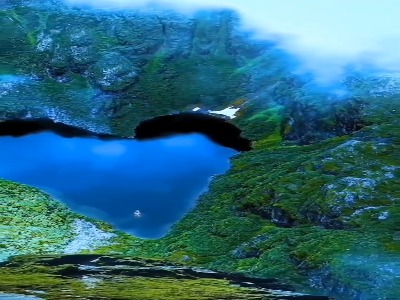 دریاچه قلبی شکل تویونی در ژاپن