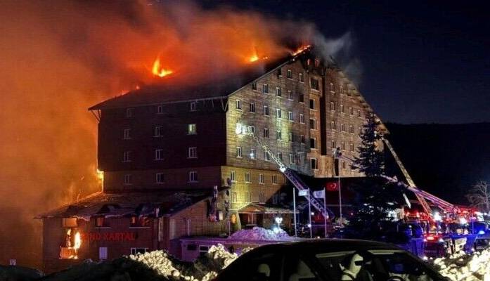 دادگاهی در ترکیه ۱۱ نفر را در پرونده آتش‌سوزی یک هتل به حبس ابد محکوم کرد