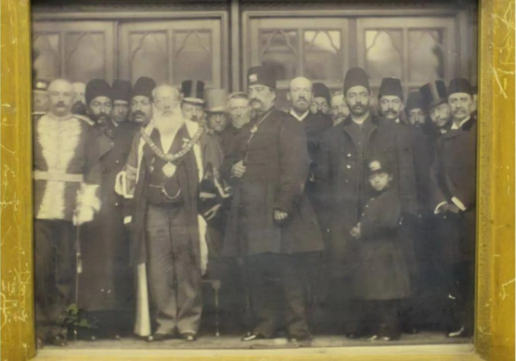 زندگی بزرگان/ عکس تاریخی ناصرالدین شاه در فرنگ