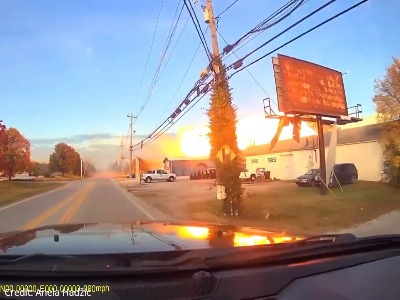 تصویری هولناک که یک راننده از سقوط هواپیما در شهر لویی‌ویل آمریکا ثبت کرد