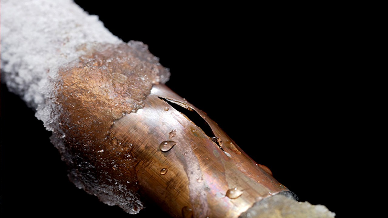 گوناگون/چطور از یخ‌زدگی لوله‌ها در زمستان جلوگیری کنیم؟