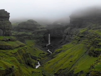 دره Fjaðrárgljúfur از دوره های سرد عصر یخبندان