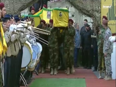 ورود پیکر فرمانده ارشد حزب‌الله لبنان به مراسم تشییع در بیروت