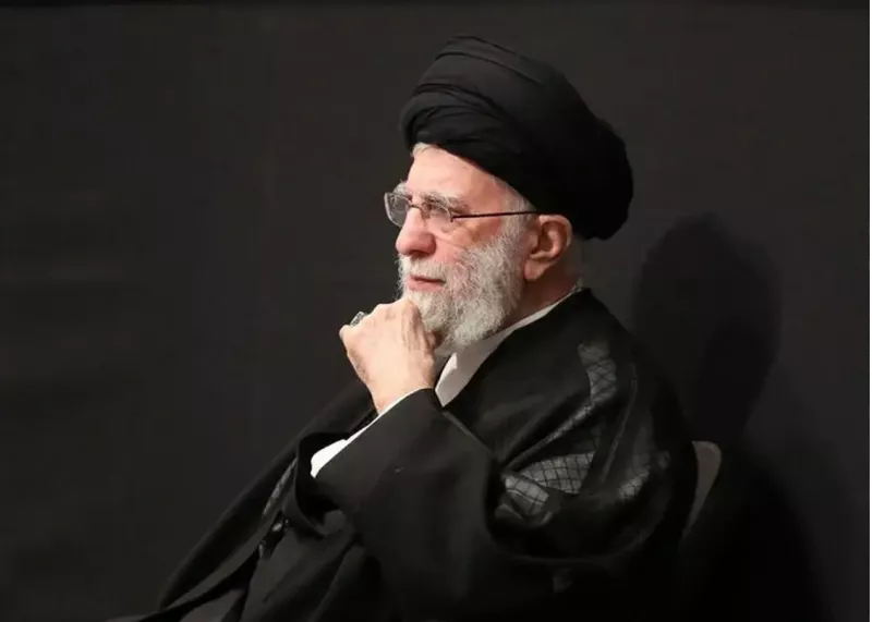 مهربانی رهبر انقلاب نسبت به صابر کاظمی با وجود موضع‌گیری او در 1401