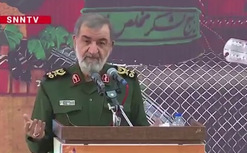 محسن رضایی: الان دشمن مانده حمله کند یا نکند