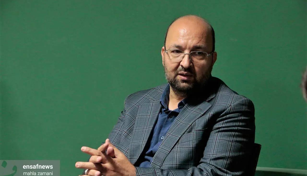 سلب مسئولیت از خود بعد از پوست موز گذاشتن زیر پای دولت