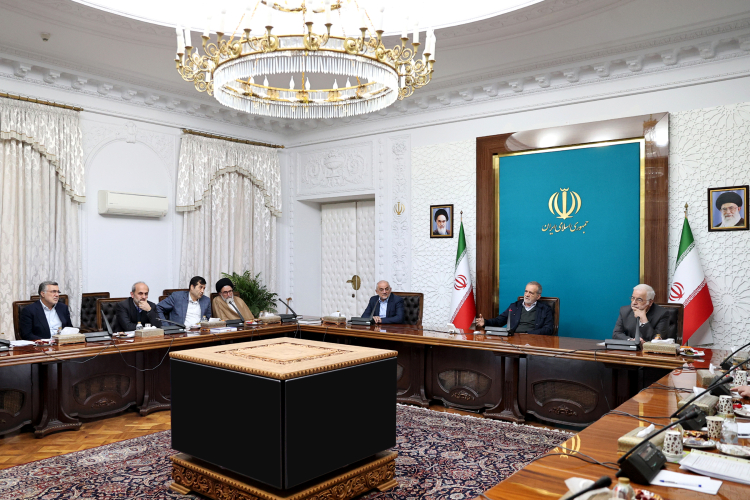 توصیه‌های رئیس جمهور در زمینه ترویج زیست عفیفانه/ پزشکیان: بدن‌نمایی و برهنگی مغایر شان زنان است