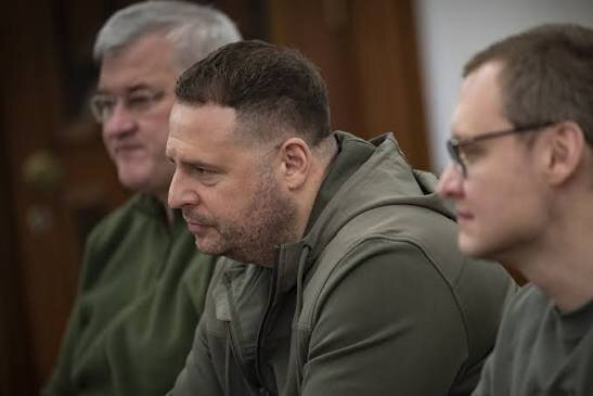 رسانه اوکراینی: برکناری رئیس دفتر زلنسکی توسط حلقه نزدیک وی هماهنگ‌شده بود