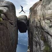 تخته سنگ عظیم Kjeragbolten در نروژ