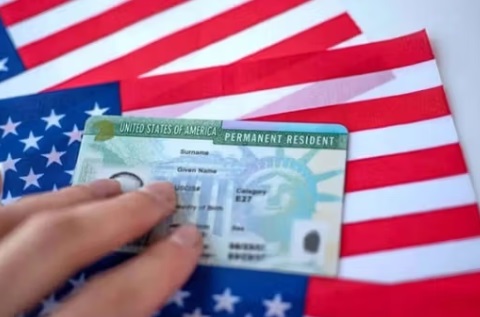 آمریکا درخواست‌های مهاجرتی از ایران و ۱۸ کشور دیگر را متوقف کرد