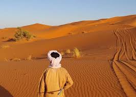 نزدیک شدن به عصر در صحرای آگافای در نزدیکی مراکش