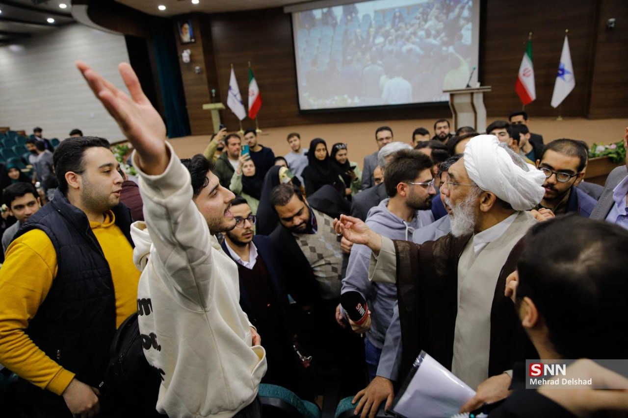 درگیری پورمحمدی با دانشجویان در روز دانشجو!