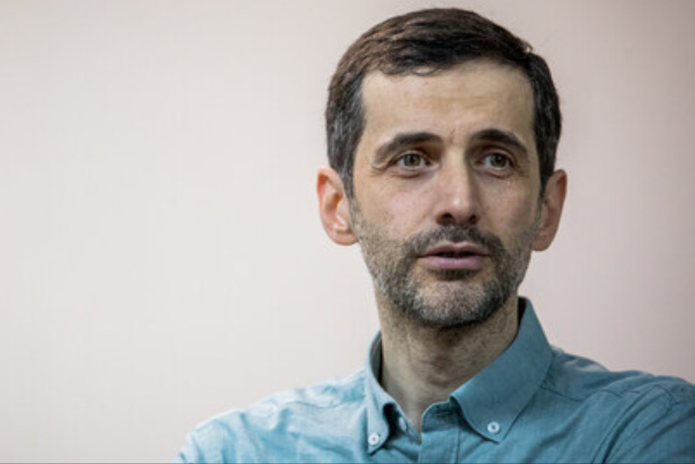 تکذیب کناره‌گیری وزیر راه و شهرسازی توسط پسر پزشکیان