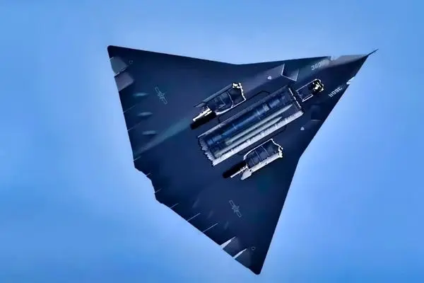 تصاویری از پرواز آزمایشی جنگنده نسل ششم چینی