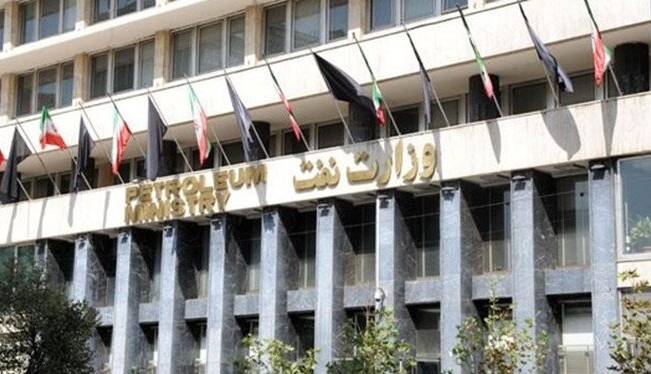 خالی فروشی وزارت نفت و بانک مرکزی/ اثر اختلالات ارزی بیشتر از تحریم‌هاست