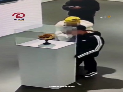 اشتباه یک کودک به تاج طلایی ارزشمند آسیب زد!