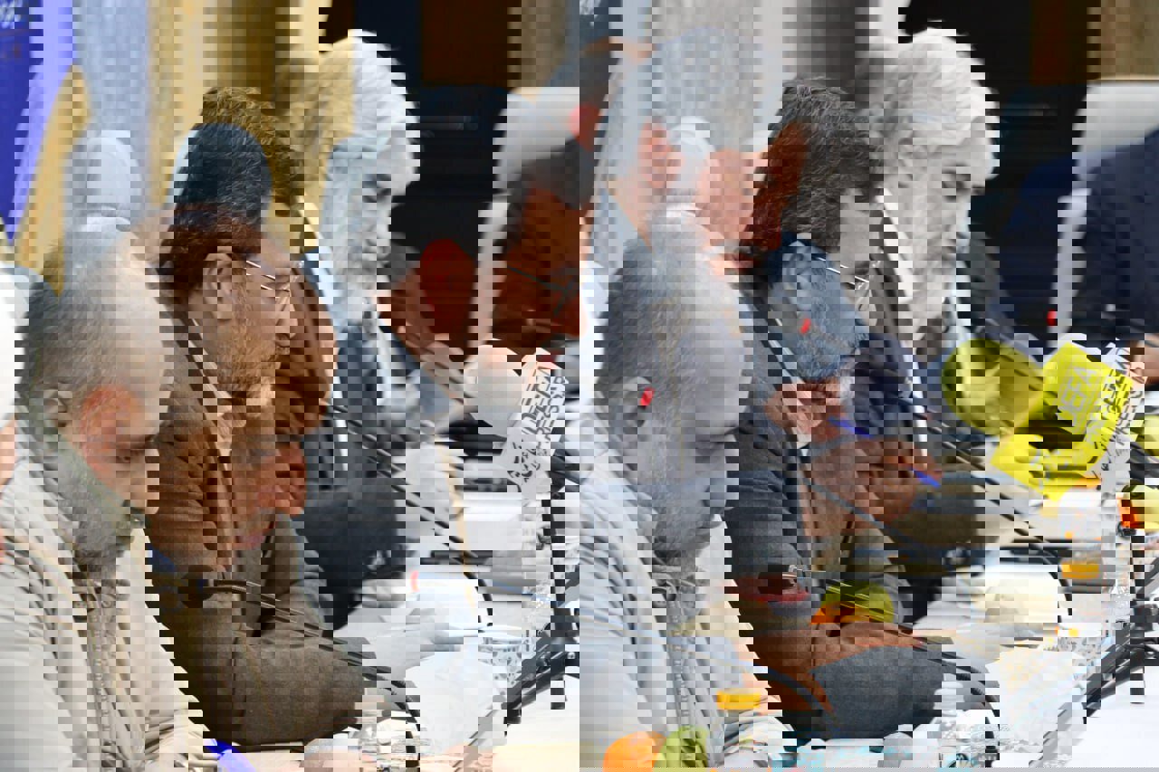 حل مسئله کاغذ در گرو وظایف بخش‌های مختلف است